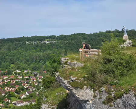 075 L'un des belvédères et Notre-Dame du Mont.