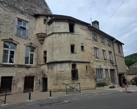 088 Ancien hôtel de Grospain du XVe siècle et premier hôtel de ville au XVIe siècle.