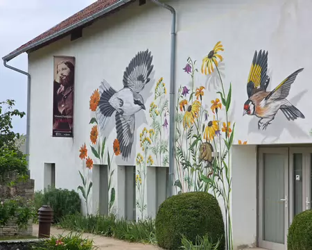 103 Initialement acquise par le grand-père paternel du peintre, la ferme est reprise par son fils Régis Courbet qui l'agrandit et la diversifie grâce à un sens aigu...