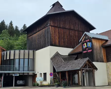 128 Le Tuyé de Papy Gaby est le plus impressionnant du Haut-Doubs avec ses 18 m de haut. Il fut construit dans les années 70 par Gabriel Marguet, boucher-charcutier...