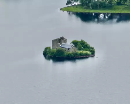 Petite île isolée dans le Lough Ballynahinch.
