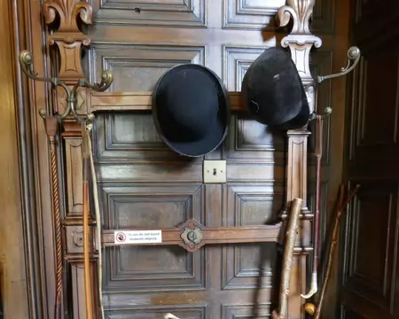 Chapeaux melons sans bottes de cuir.