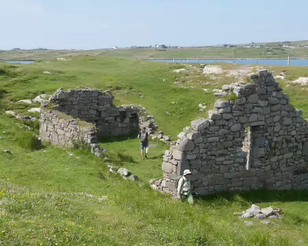Teampall Féichin, ancienne église du IXème siècle.