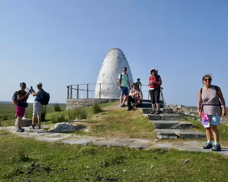 Curieux monument en hommage à Alcock et Brown.