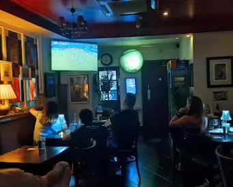 20260715_212931-02 Match Angleterre-Argentine au pub. Devinez quelle équipe les irlandais soutiennent ?