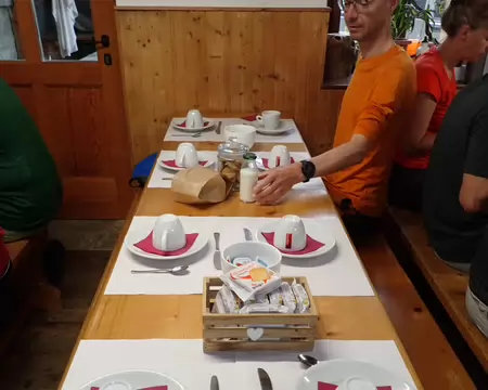 2026-07-29 07-23-56 Nous sommes en Italie, les biscottes sont présentes au petit déjeuner