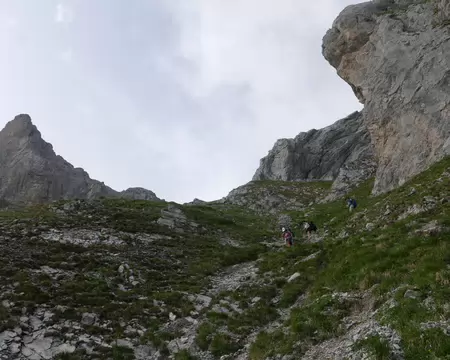 2026-07-13-17h54m19 Dans la descente sous le regard de l'aiguille de Varan