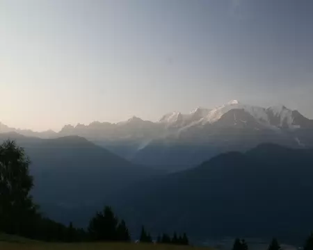 2026-07-14-06h29m10 Lever du jour sur le massif du Mont-Blanc