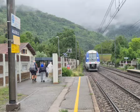 2026-08-21-12h05m24 Arrivée à la gare d'Aiguebelle