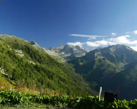 2026-08-22-18h05m37 Vue vers le pic du Frêne, grand et petit Crozet, et le grand Charnier