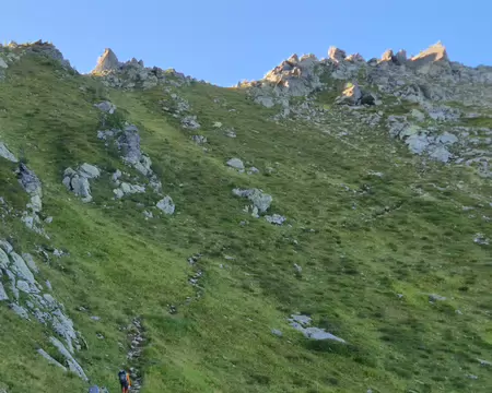 2026-08-23-08h39m48 Dans le flanc ouest à l'ombre qui va bien pour la montée