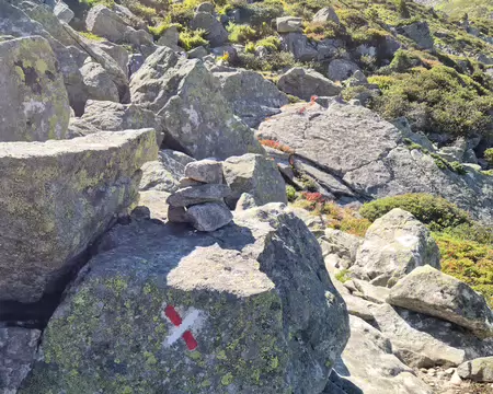 2026-08-23-11h23m16 Et puis on suit les premiers cairns au lieu de bifurquer comme le GR vers le chalet de la Balme