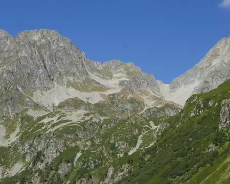 2026-08-23-16h43m46 Vue arrière sur les pointes de la Bourbière, le col du Crozet et le petit Crozet