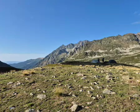 2026-08-23-18h18m33 Une zone d'ombre sur les tentes !