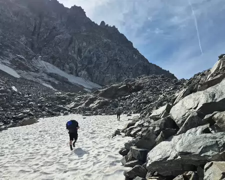 2026-08-24-12h04m14 On profite de névés pour remonter plus rapidement vers le col de Comberousse