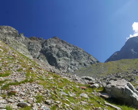 2026-08-24-15h30m55 Et on monte pour rejoindre la moraine sous le col d'Arguille (dernier point haut du jour)