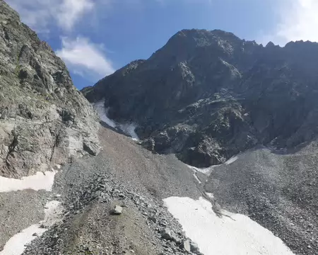 2026-08-24-15h54m57 On lève les yeux en direction du col d'Arguille dont on voit juste le glacier et un pierrer à plus de 30° sans trace visible