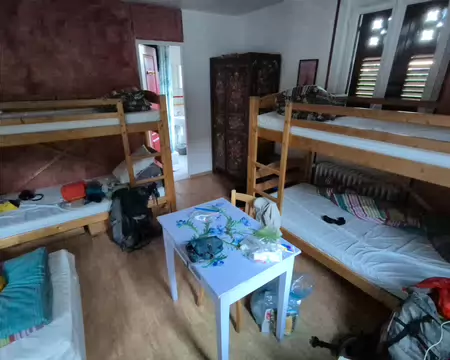 2026-08-25-07h31m37 Le gîte de la Martinette où nous avons pu profiter de la douche et de lits confortables
