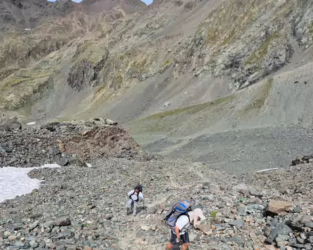 2026-08-26-15h02m48 En arrière plan la moraine