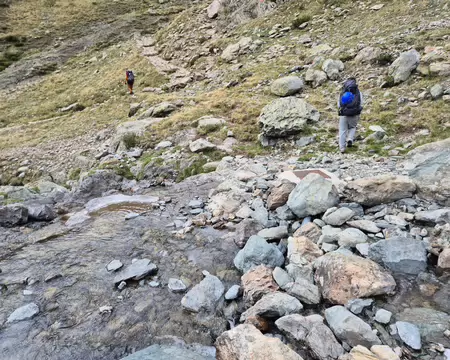 2026-08-26-16h49m53 On rejoint le GR738 en rive droite