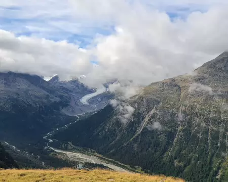 20260822094309 Au loin, notre balade de la veille dans l'axe du glacier Morterach.