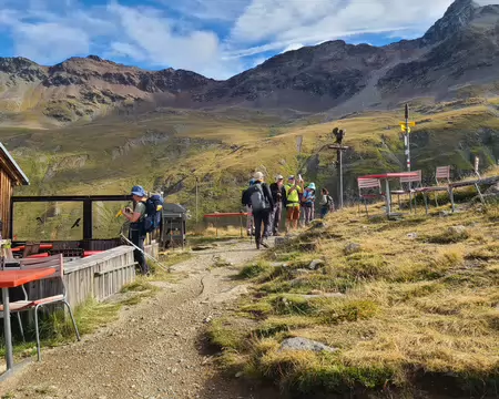 20260822094448 C'est la Cabane Paradis. On ne s'arrête même pas !