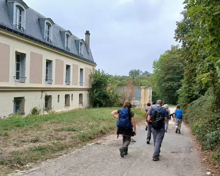 014 Arrivée au château du Val, à la lisière de la forêt de Saint-Germain