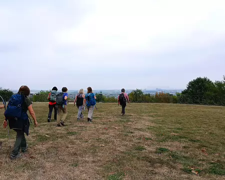 018 Panorama sur la vallée de la Seine. Au loin, dans la brume, le quartier de La Défense