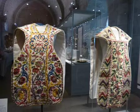 P1230519 ...des chasubles (vers 1700)