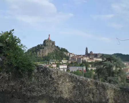 P1230612 Le rocher Corneille et la cathédrale du Puy-en-Velay