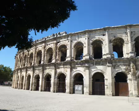 P1230827 J11 - En bonus, courte visite de Nimes : ses arènes romaines (fin du 1er siècle après J.C.)...