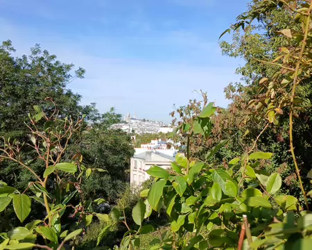 038 Belle vue sur la butte Montmartre et le Sacré-Cœur depuis le sommet de la butte Bergeyre