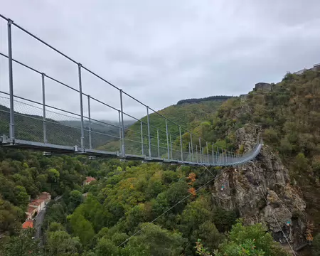 004 Passerelle de Mazamet de 140m de long. Ouverte au public depuis décembre 2018, elle se balance à 70 mètres au-dessus du vide.