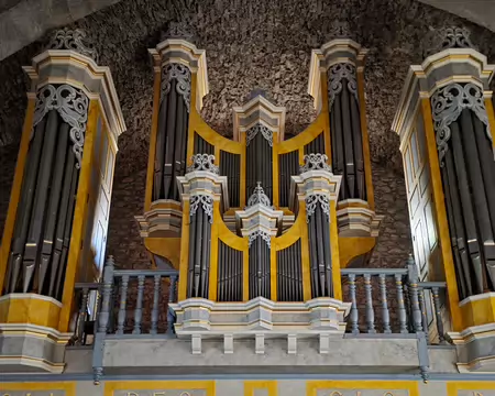 046 Orgue majestueux inauguré en 1991.
