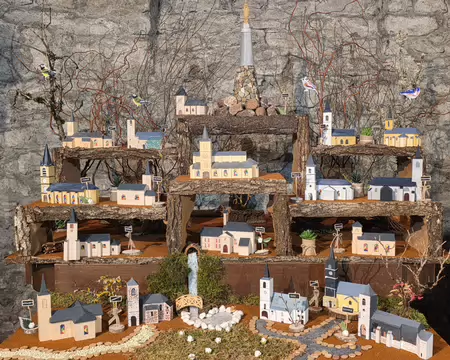 047 Maquettes des églises du diocèse de Lacaune.