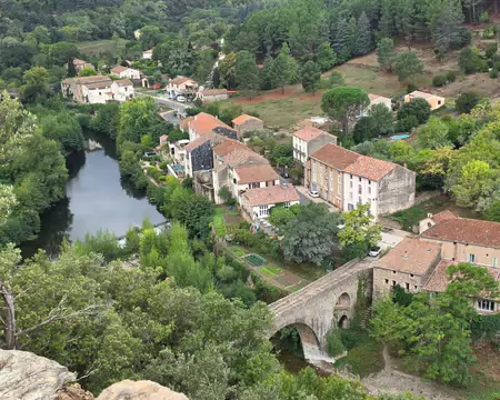 060 Depuis le Castrum, vue sur le pont Vieux ou pont du Diable.