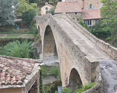 061 Grande charrette : 2,40m de largeur utile. Il fut construit au XIIe siècle.