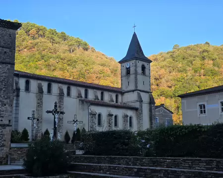 086 Église Saint-Pierre de Burlats. La première pierre est posée le 11 septembre 1843. Elle est en forme de croix grecque.