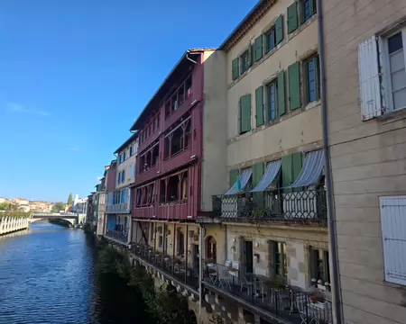 096 Leurs merveilleuses façades ont depuis été plusieurs fois restaurées de manière à sauvegarder leur charme délicat et médiéval.
