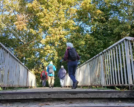 011 Sur la passerelle
