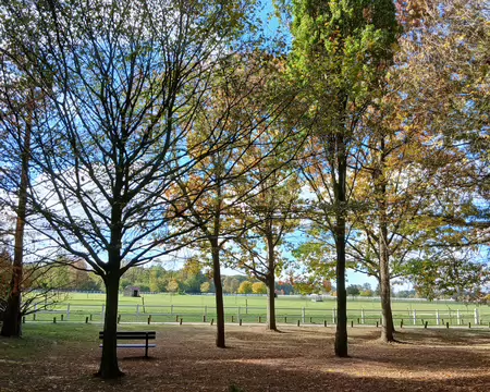 030 Le haras de Jardy (commune de Marnes-la-Coquette) est le premier centre équestre de France
