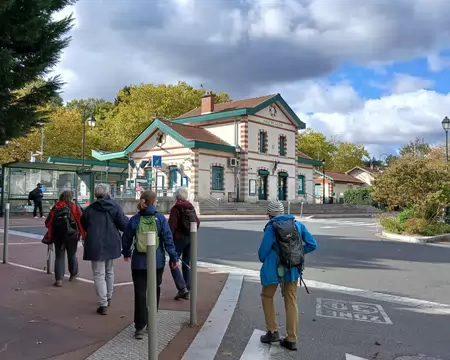 039 Fin de la randonnée à la gare de Vaucresson. Merci Martine pour cette belle randonnée