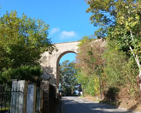 020 L’une des 19 arches de l’aqueduc de Buc construit à la fin du XVIIème siècle pour acheminer les eaux du plateau de Saclay vers le parc de Versailles