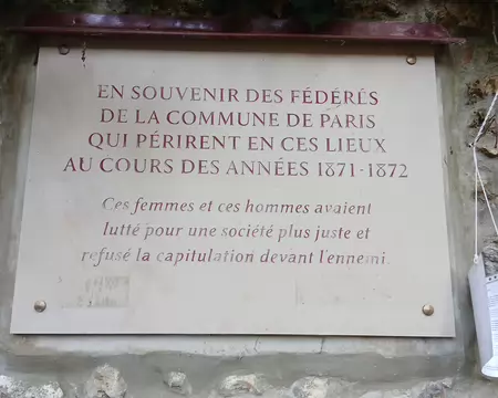 044 Plaque commémorative sur le Mur des Fédérés