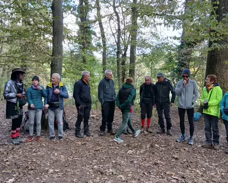 033 Après le pique-nique, présentation des encadrants du club (randonnée et rando-camping)