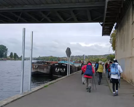 001 Départ de la gare de Conflans Fin-d’Oise, sur la rive droite de la Seine, en direction du confluent de la Seine et de l’Oise