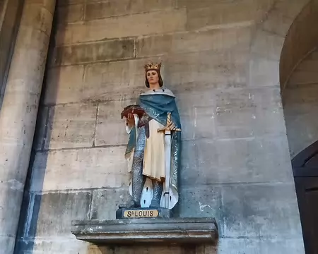 047 Saint Louis a été baptisé dans cette collégiale en 1214. Il est mort de maladie à Tunis en 1270 lors de la 8ème croisade