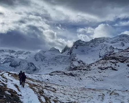 20251022_103929-01 Le sentier qui mène à Gornergrat, vue panoramique sur le massif du Mont Rose. Le Breithorn 4164 m est bien visible.