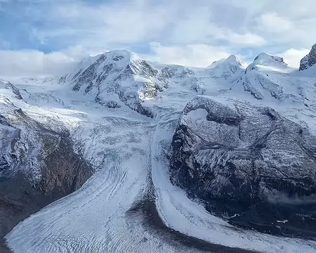 20251022_165203-01 La brume se déchire sur le Liskamm 4533 m, Castor 4224 m et Pollux 4092 m.