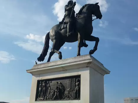 2018-06 Paris1er Dominique F, détail sortie